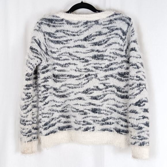 Mudd Zebra Print Fuzzy Pullover Sweater Size S - Picture 4 of 5